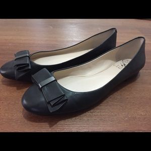 Vince Camuto black leather flats 8